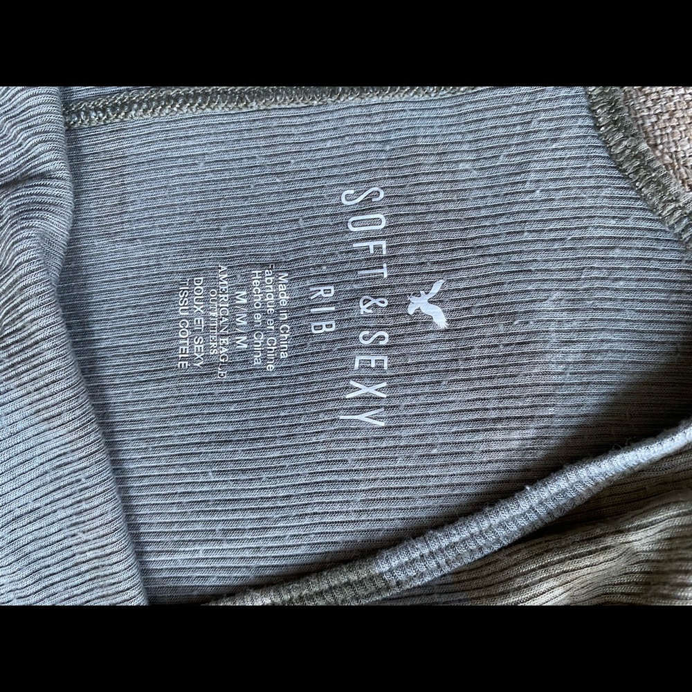 American Eagle top - Picture 2 of 2